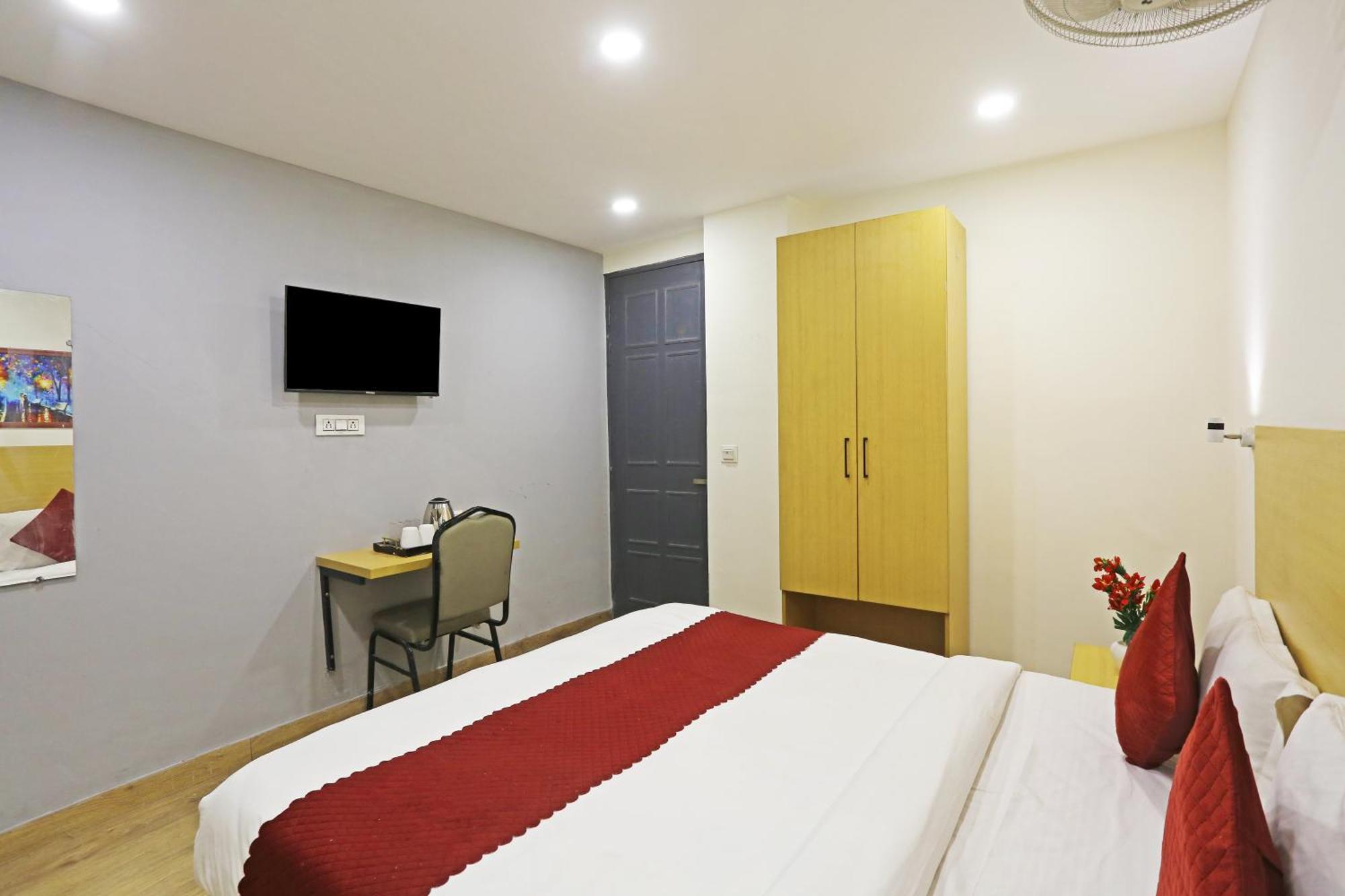 Hotel Twamev Residency Uttam Nagar Couple Friendly Delhi  Extérieur photo