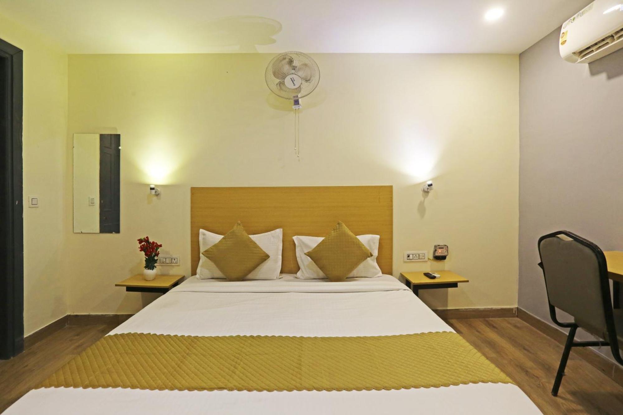 Hotel Twamev Residency Uttam Nagar Couple Friendly Delhi  Extérieur photo