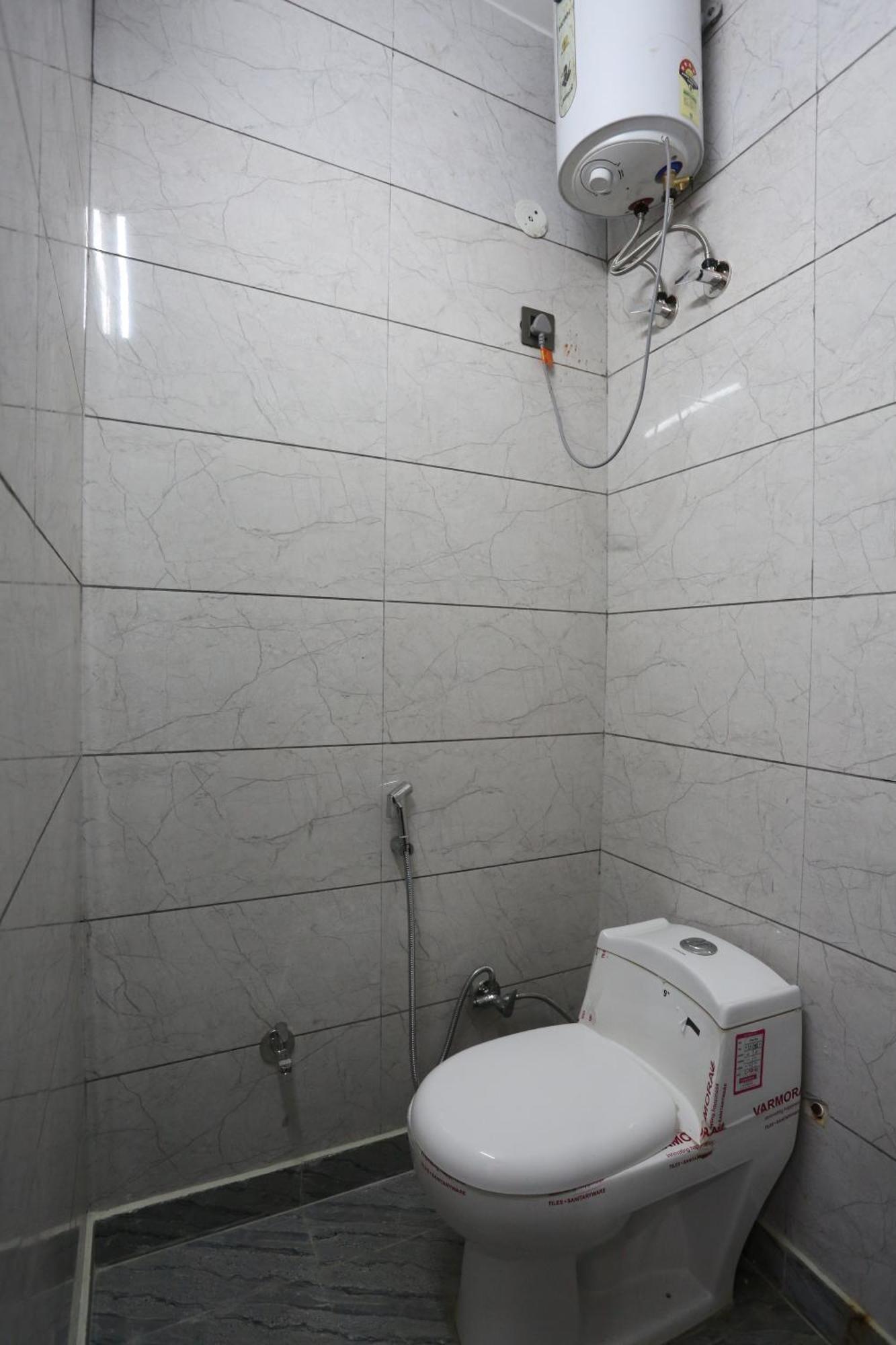 Hotel Twamev Residency Uttam Nagar Couple Friendly Delhi  Extérieur photo
